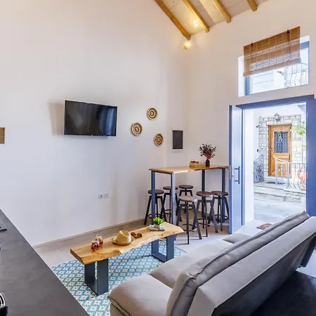 Apartment The Agia Marina Gem *
